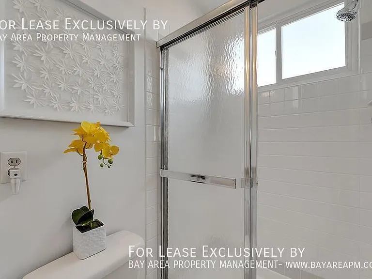 1210 Sleepy Hollow Ln — Photo 5