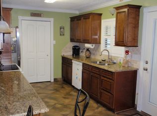 5501 Sonnier Ln, Groves, TX 77619