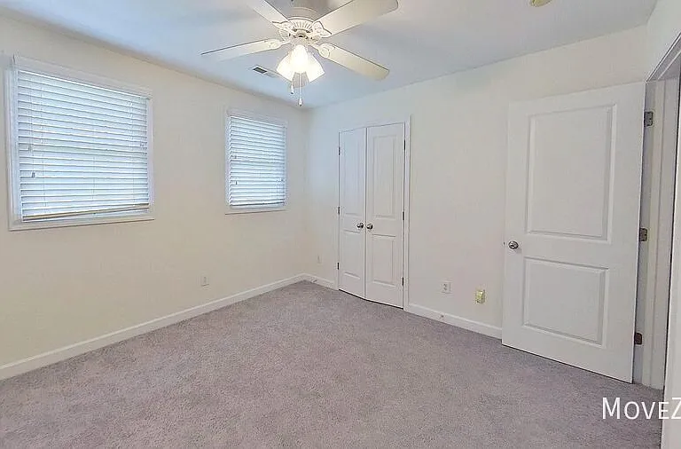 1336 Green Oaks Ln #E — Photo 29
