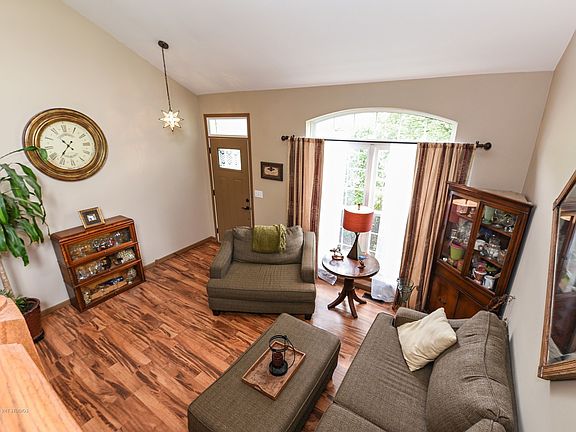 3rd image of 2941 Deerpath Ct