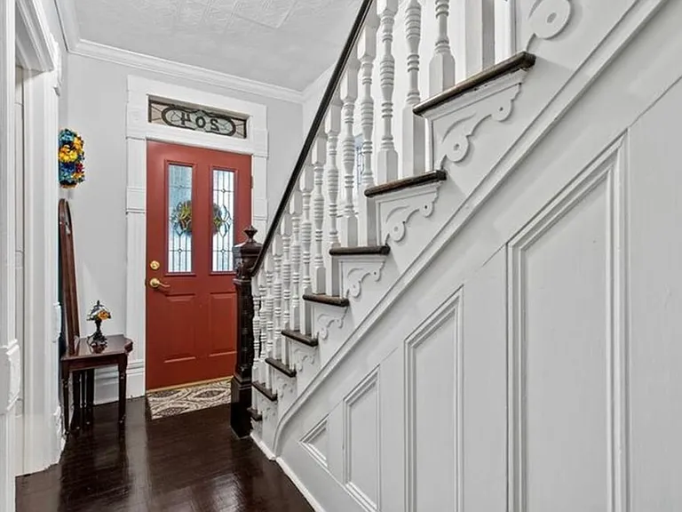 204 Superior Ave — Photo 11