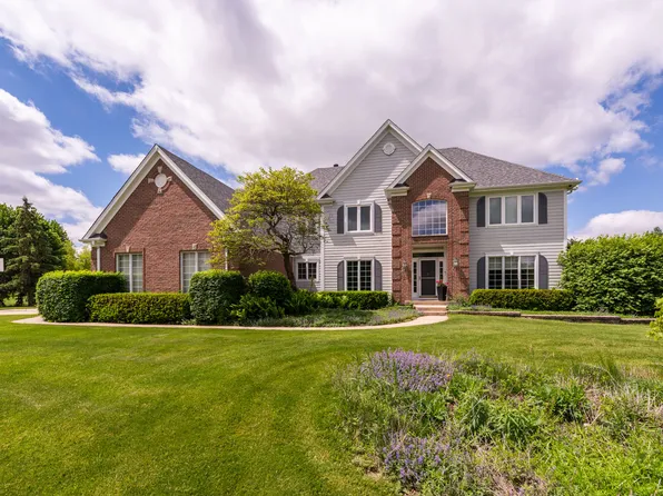 4N918 W Woods Dr, St Charles, IL 60175