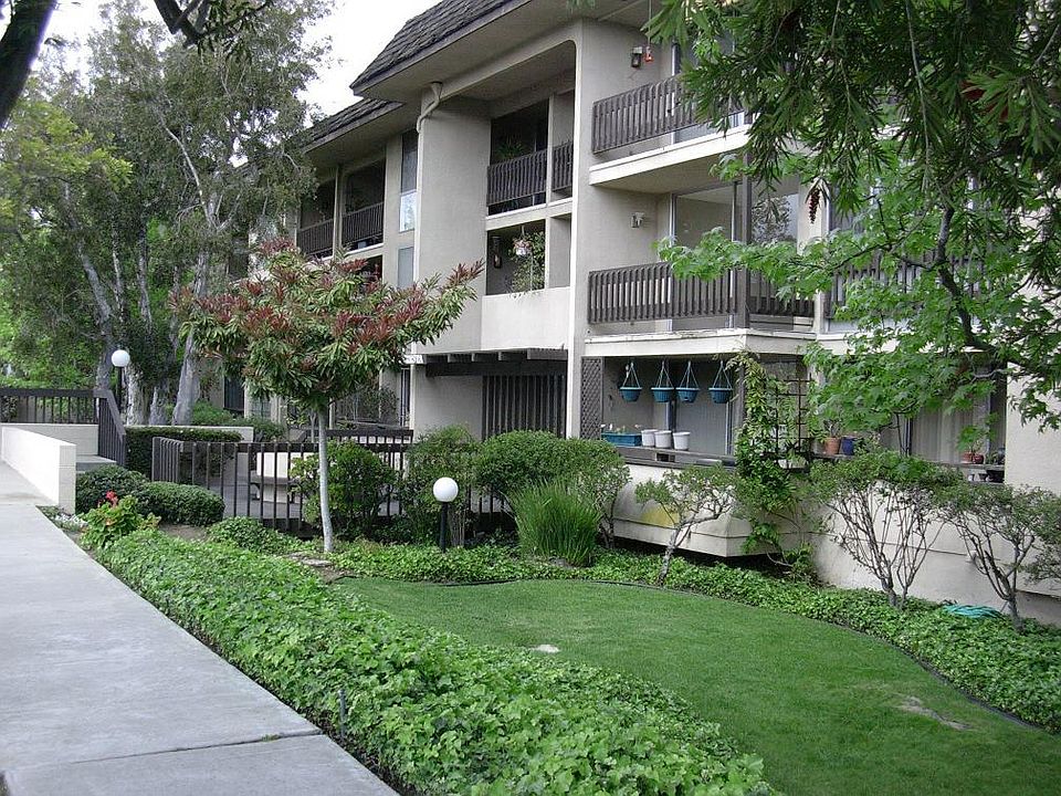 Third floor condo with tons of privacy, end unit. Well maintained with elevator and garage.