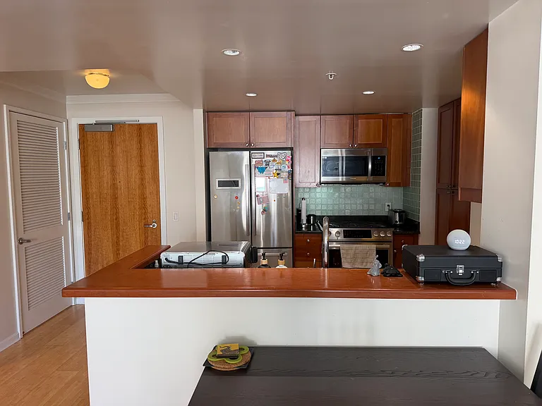 400 Beale St #1412 — Photo 4