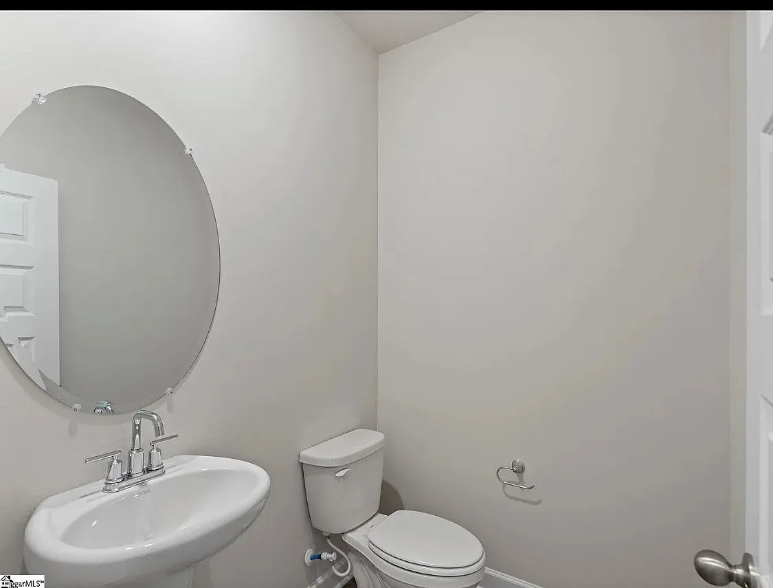4 bed, 2345 sqft, $2,399 — Photo 4
