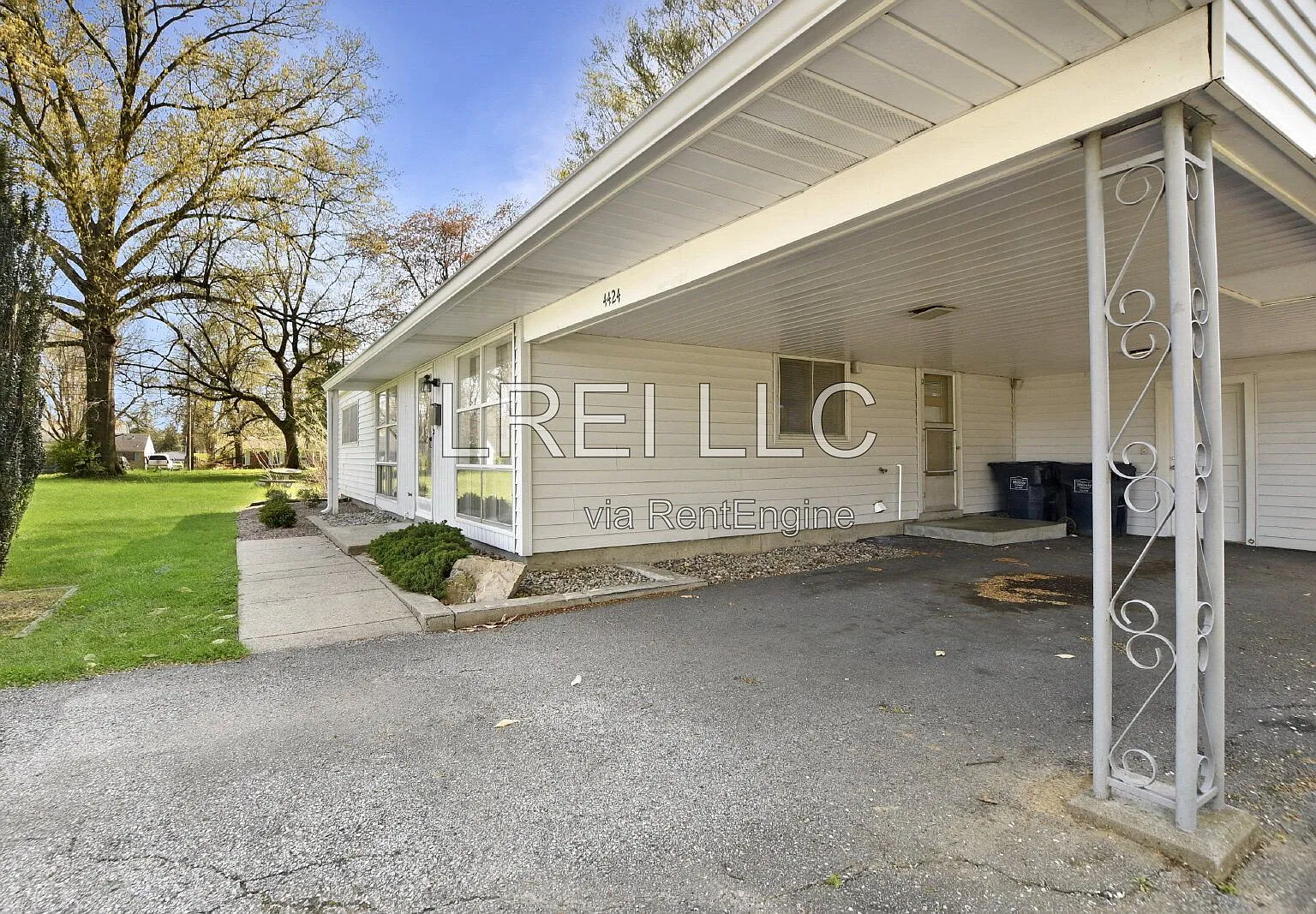 3 bed, 1.0 bath, 1013 sqft, $1,500 — Photo 2