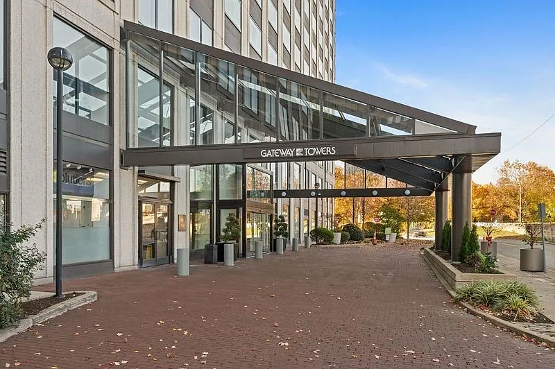 320 Fort Duquesne Blvd APT 11O photo 1
