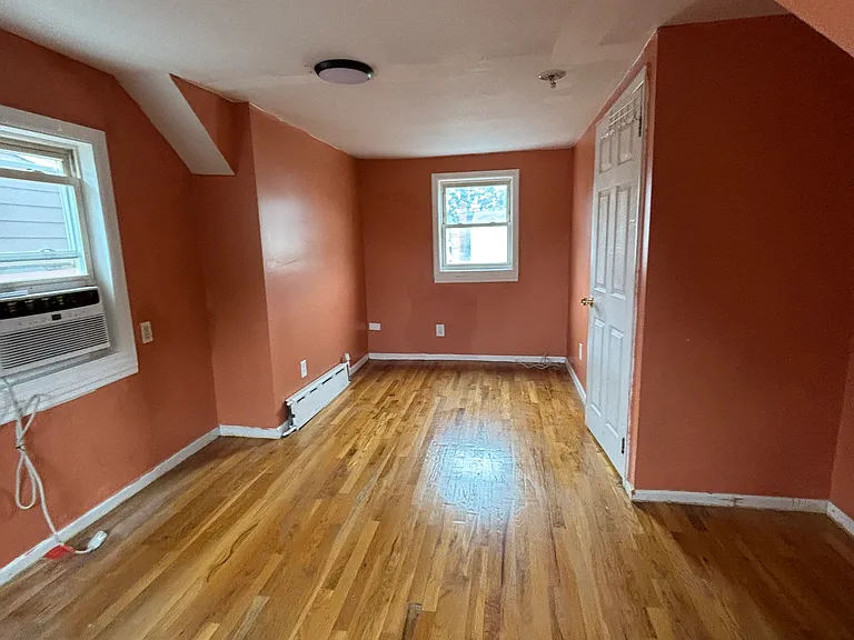 350 Mineola Ave — Photo 9