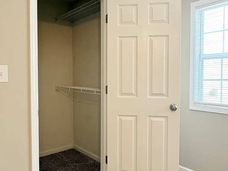 3259 Spring Hollow Ave — Photo 12