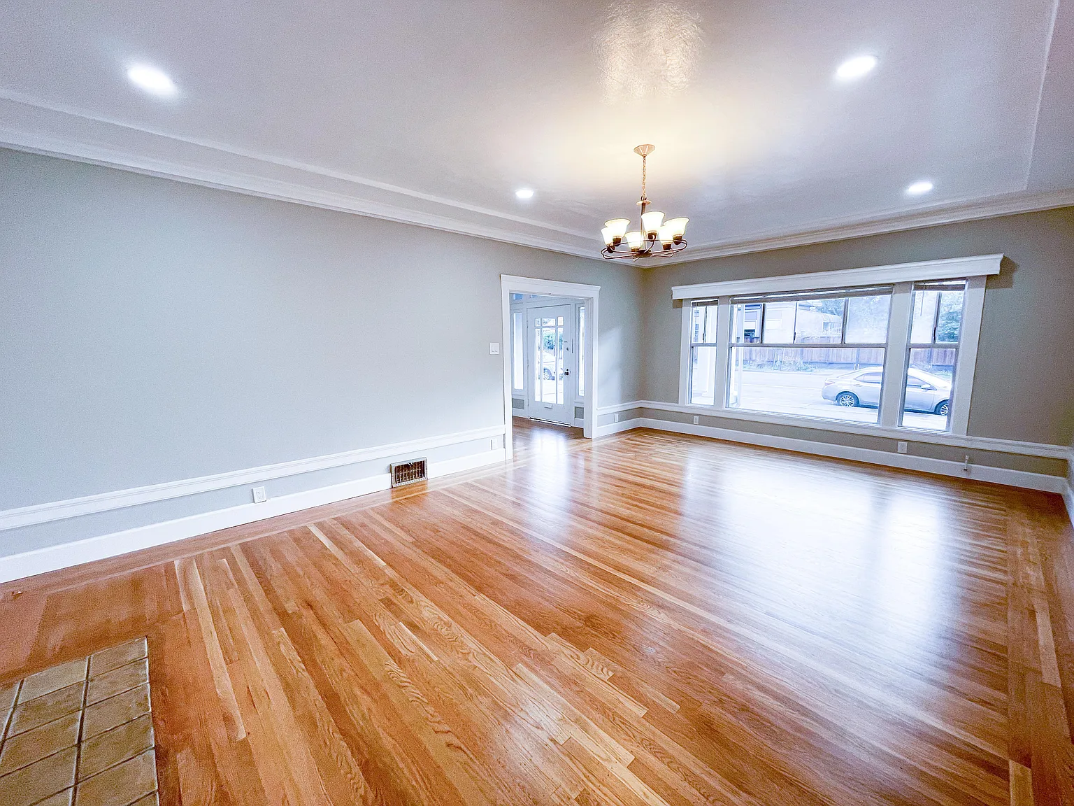4 bed, 2.5 bath, 2130 sqft, $5,600 — Photo 3