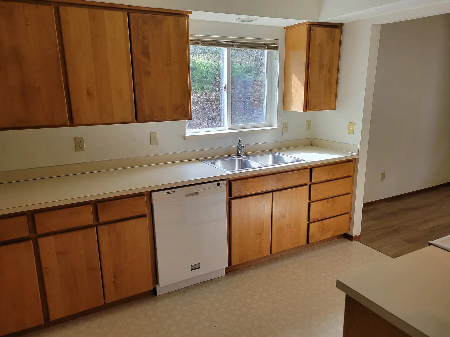 3 bed, 1654 sqft, $2,300 — Photo 3