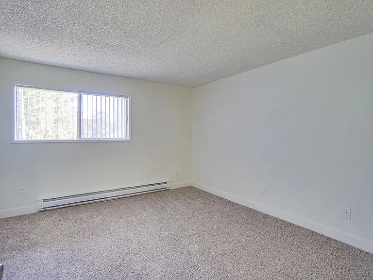 Charwin Court Apartments — Photo 52