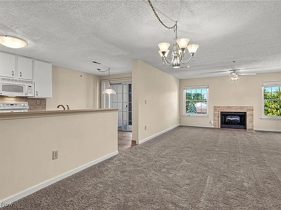 3rd image of 240 Fox Hollow Dr APT 202