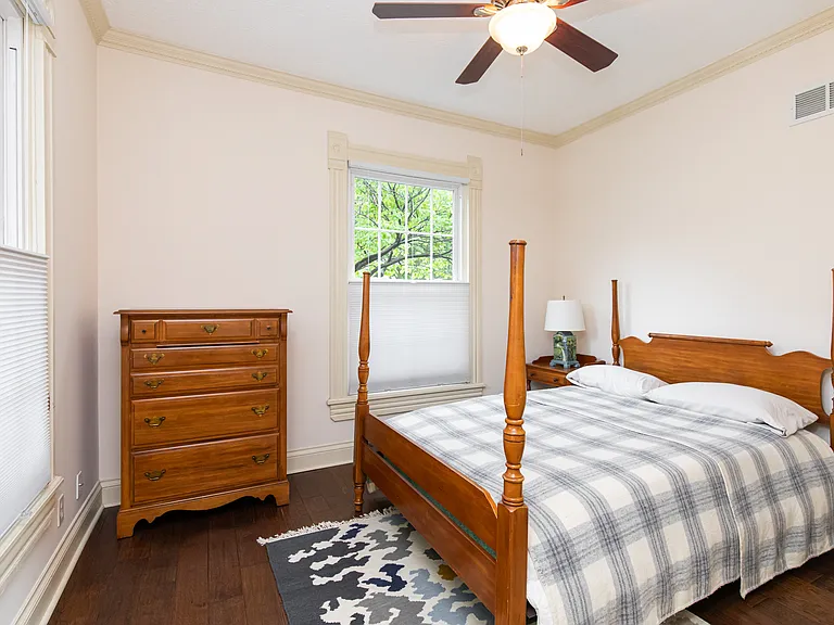 1502 Woodlawn Ave — Photo 11