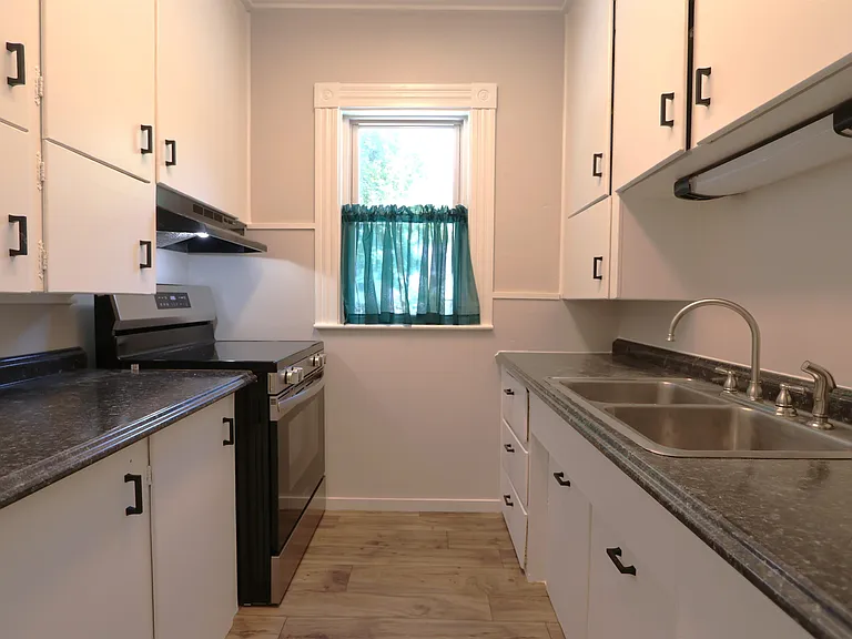 781 Beech St #1 — Photo 4