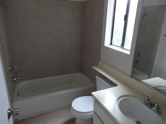 full bathroom 2 upstairs