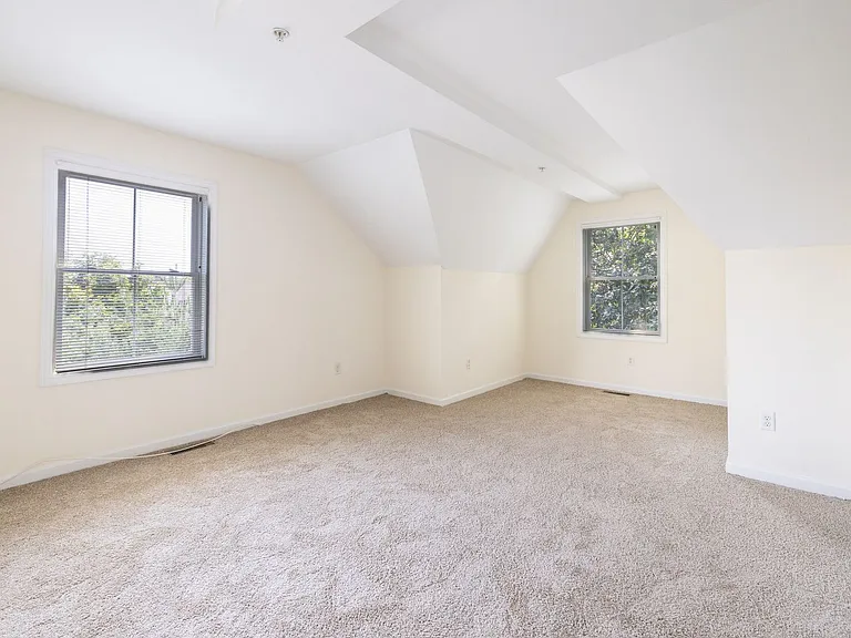 Summerview Square — Photo 16