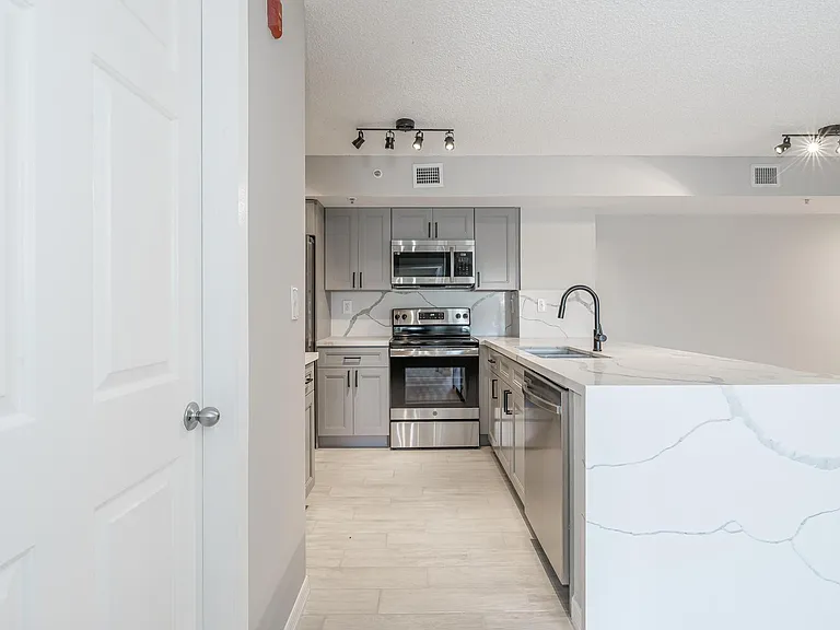 2600 S University Dr #208 — Photo 7
