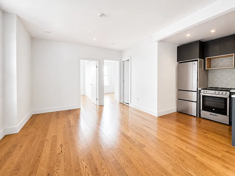 220 Hawthorne St #5R — Photo 3