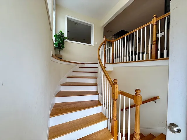 33 John Hancock Dr — Photo 3