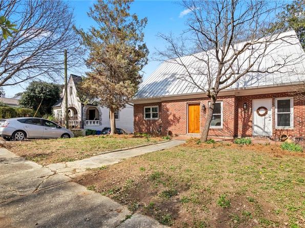 1008 Courtenay Dr NE