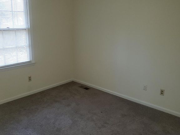 5th image of 1061 Pineborough Rd