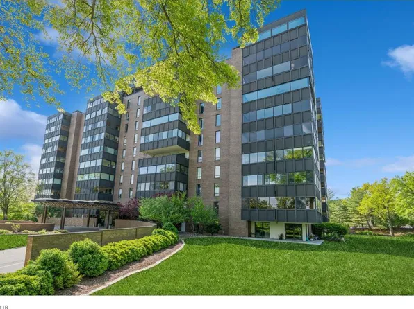 3131 Fleur Dr Unit 208, Des Moines, IA 50321