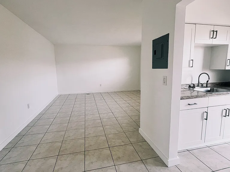 1781 Normandy Dr #5 — Photo 4