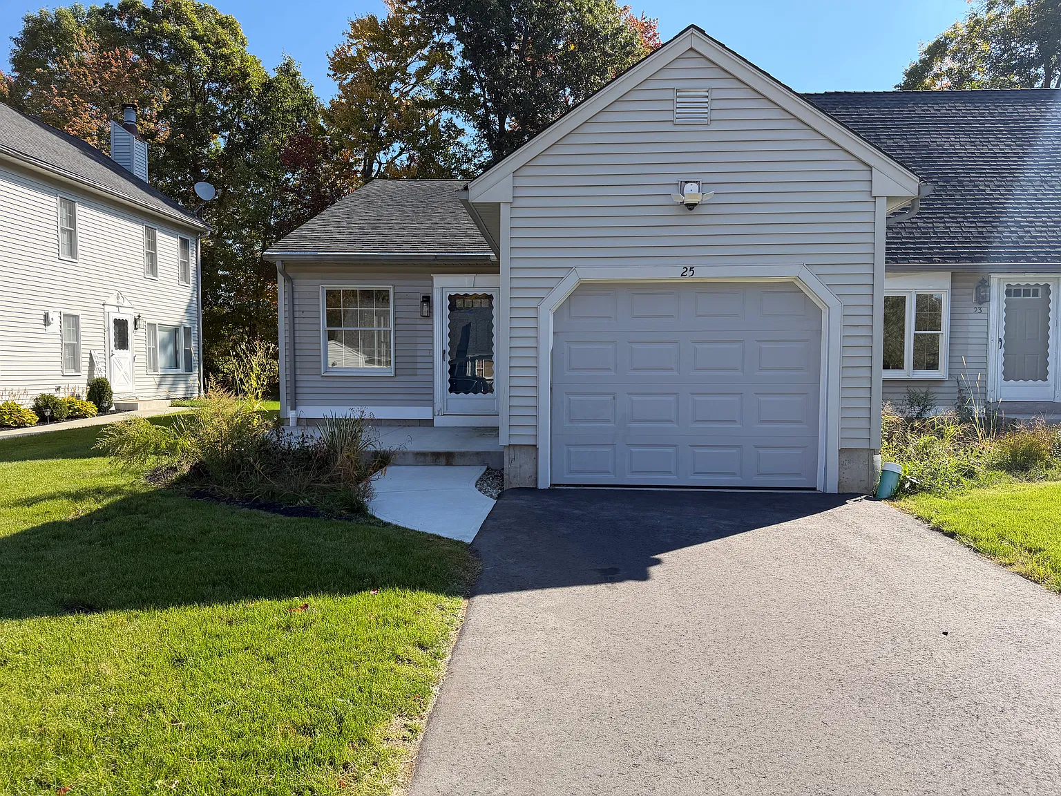 2 bed, 892 sqft, $2,200 — Photo 2