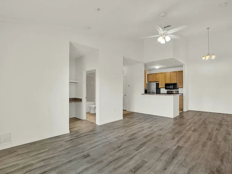 10201 Courtney Palms Blvd #304 — Photo 10