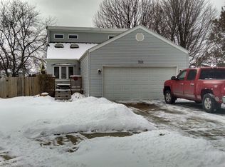 701 Knolls Ct, West Des Moines, IA 50265