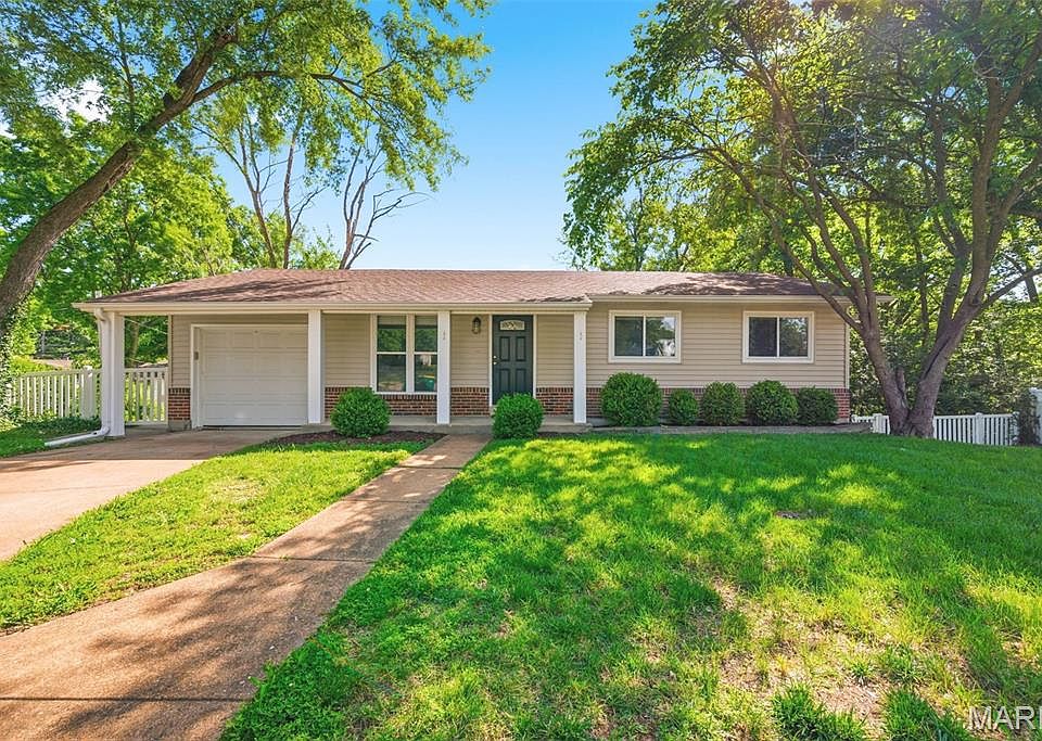 1st image of 431 Rockview Dr