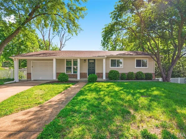 431 Rockview Dr, Saint Louis, MO 63129