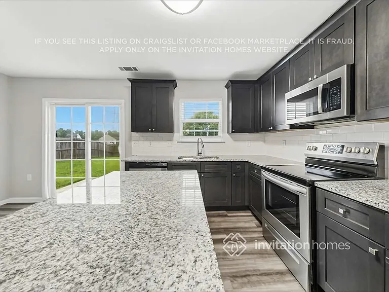 1719 Eastway Dr — Photo 9