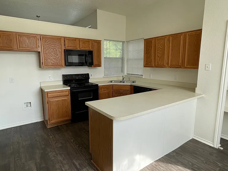 202 Chamblin Dr — Photo 8