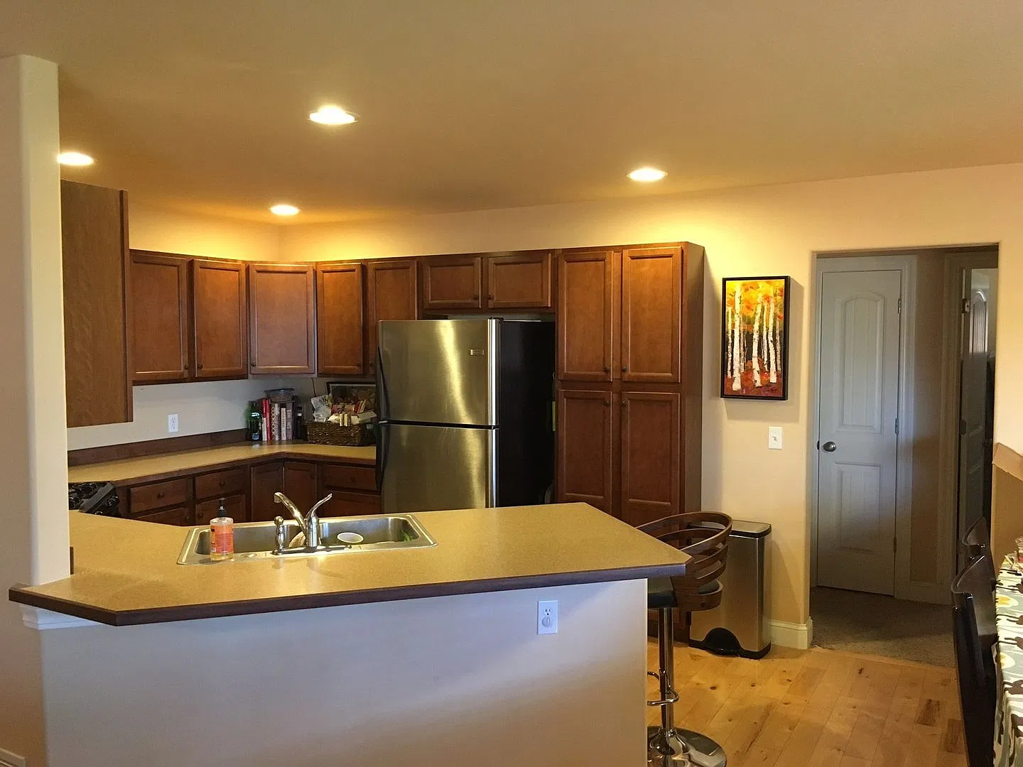 Stand alone home with private yard. — Photo 1