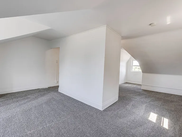 2120 Salisbury St S — Photo 41