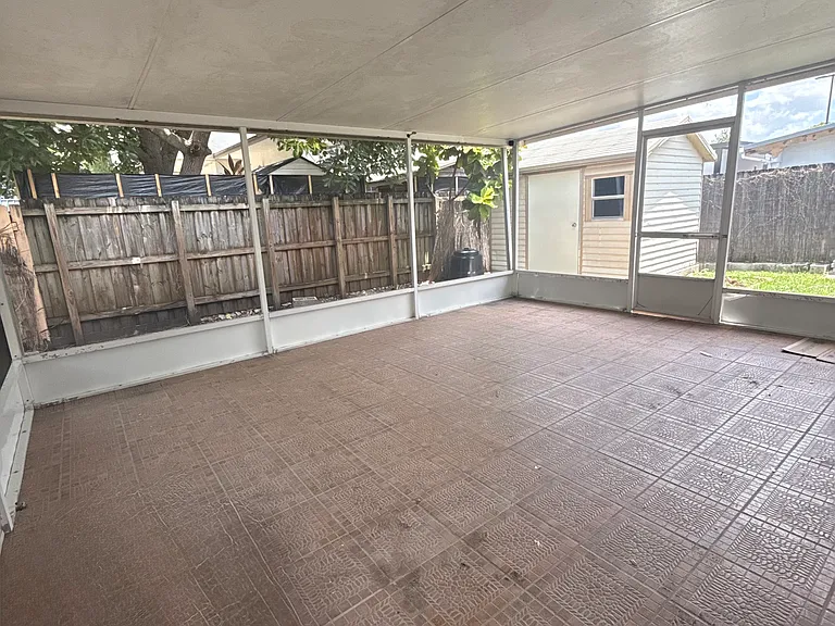 8307 SW 10th Ter — Photo 9