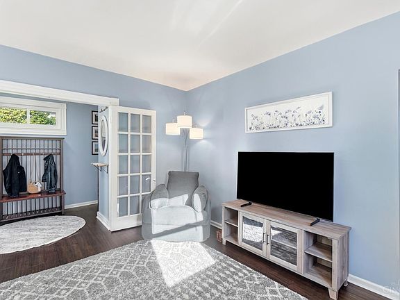 5th image of 6716 Roe St