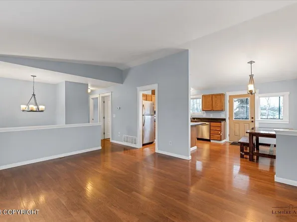 8441 Gordon Cir, Anchorage, AK 99507
