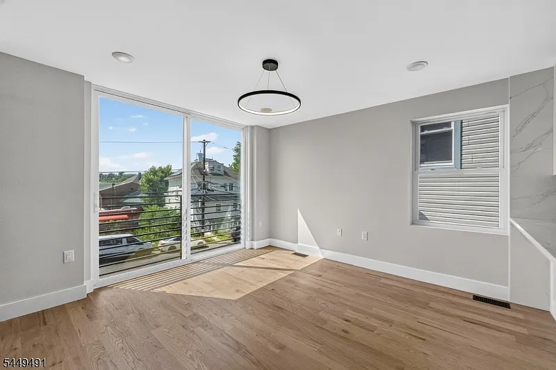 3 bed, 2.0 bath, $2,800 — Photo 3