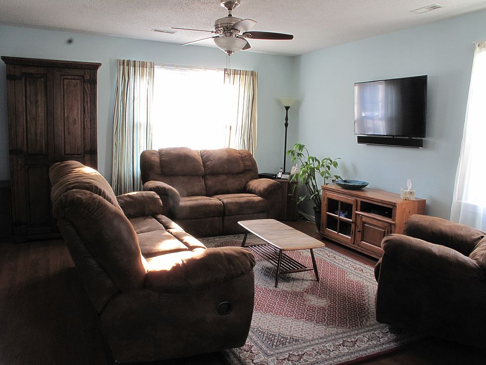 1st image of 309 W Woodland Dr