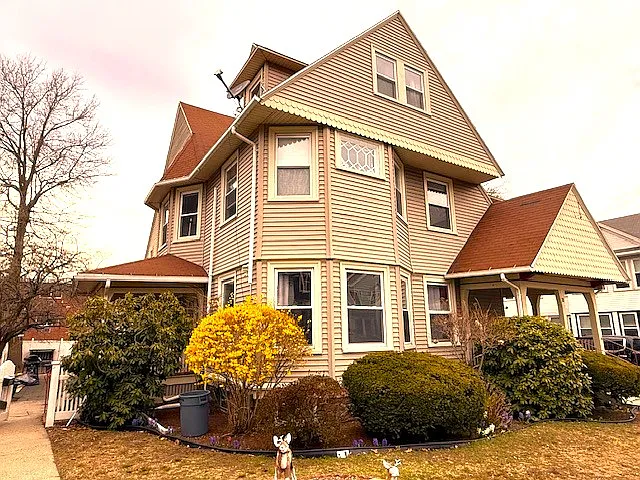 Building Photo - 11 Bentley St #11