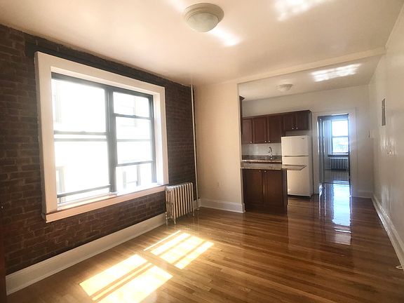 2nd image of 21-54 Crescent St APT C3