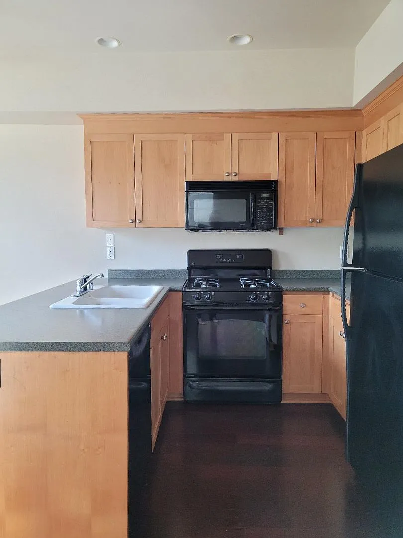 2 Bedroom in the Heart of Poulsbo — Photo 1