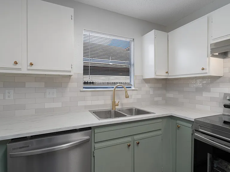 2909 W Slaughter Ln #B — Photo 9