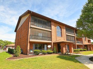 8210 Cobblestone Dr #5-1D, Palos Hills, IL 60465
