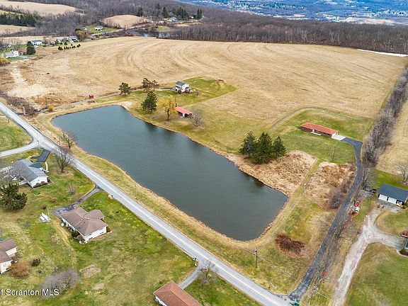 3rd image of 2409 Red Oak Dr