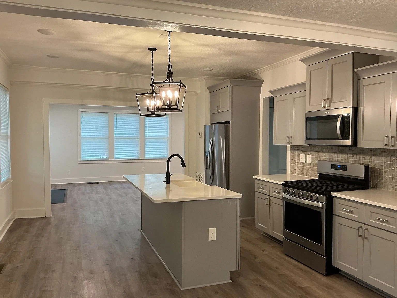 4 bed, 2105 sqft, $2,250 — Photo 3