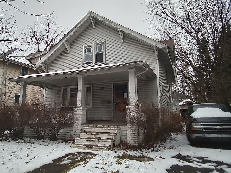 1st image of 841 E 8th St